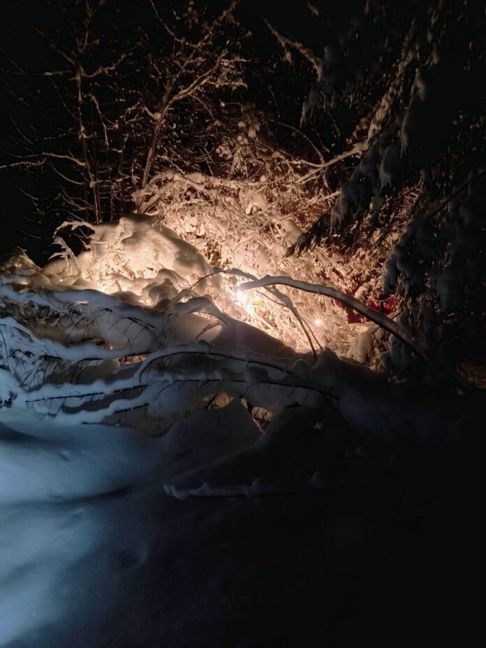 Рятувальники Salvamont Maramureș проводять пошукову операцію в засніжених горах Румунії