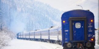 По всій країні залізниця перейшла в режим екстреної роботи. Через обледеніння та повалені дерева зафіксовані масові обриви ліній електропередач.