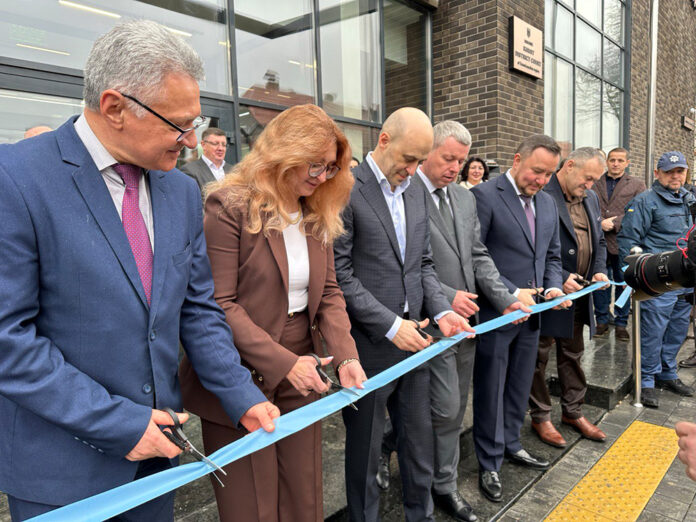 Хустський районний суд (Закарпаття) - старе приміщення та збої в системі.